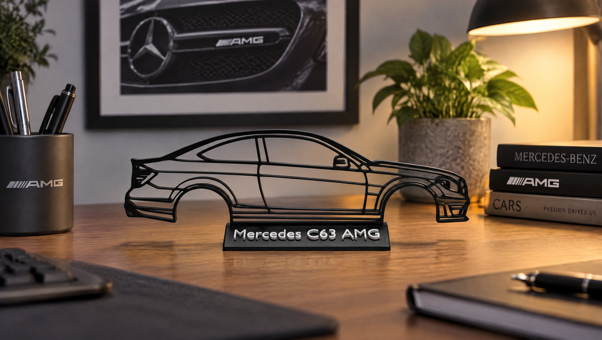 Mercedes C63 AMG W204 Silhouette als Deko auf dem Schreibtisch